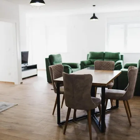 Class Apartment *